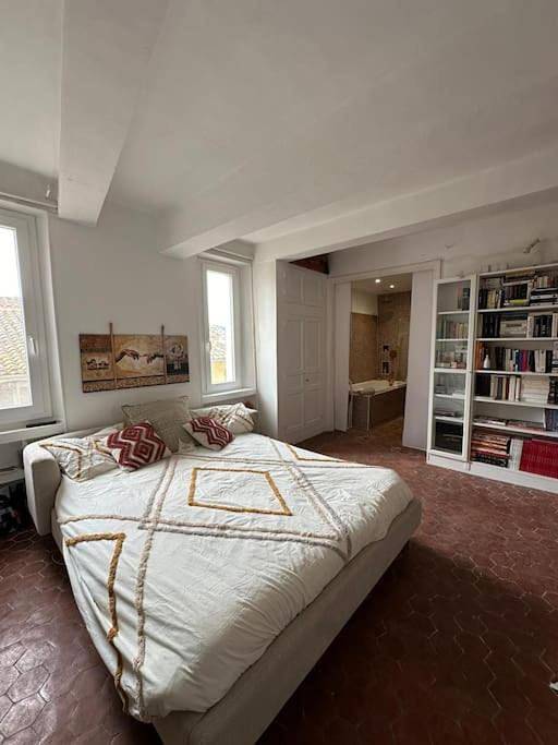 Gîte pour 4 personnes, avec Jacuzzi ainsi que Terrasse et Vue dans Office De Tourisme De La Cadiere D Azur