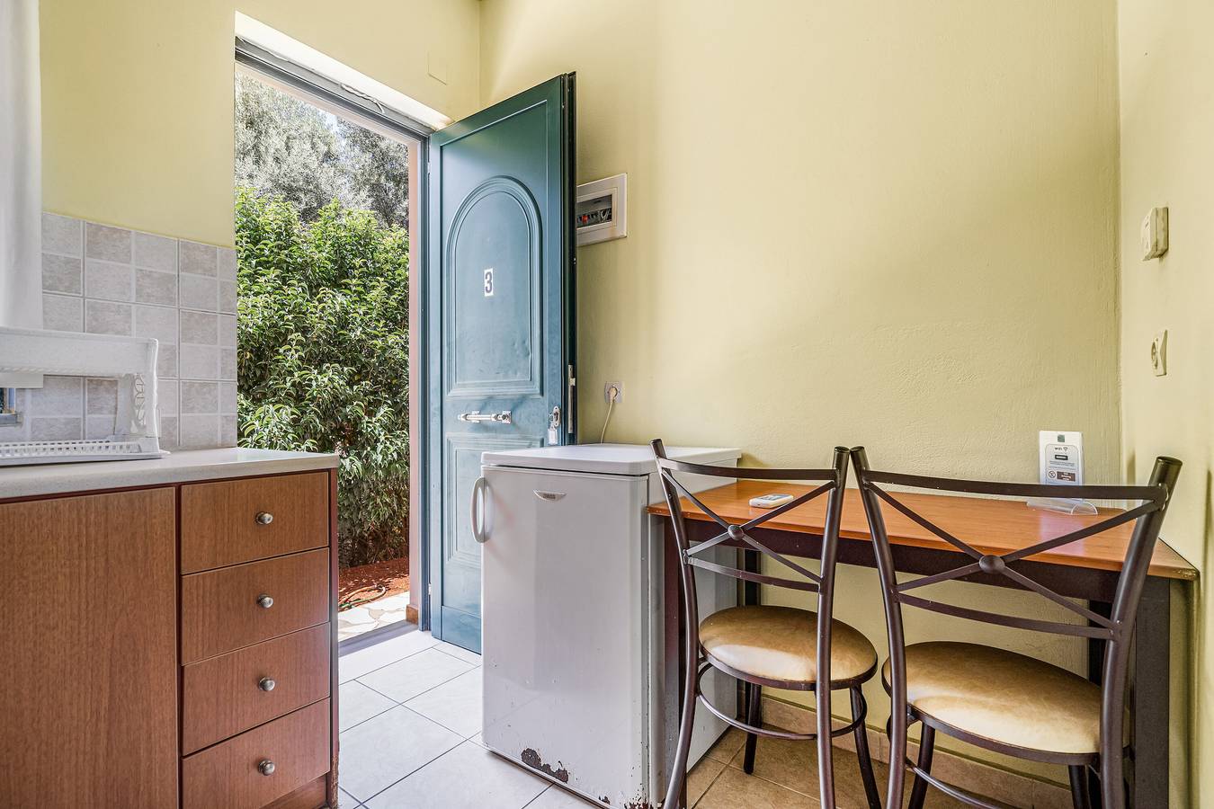 Entire studio, Holiday Apartment "Ionian Breeze Studio 3" with Terraces & Wi-Fi in Frini, Lefkada City