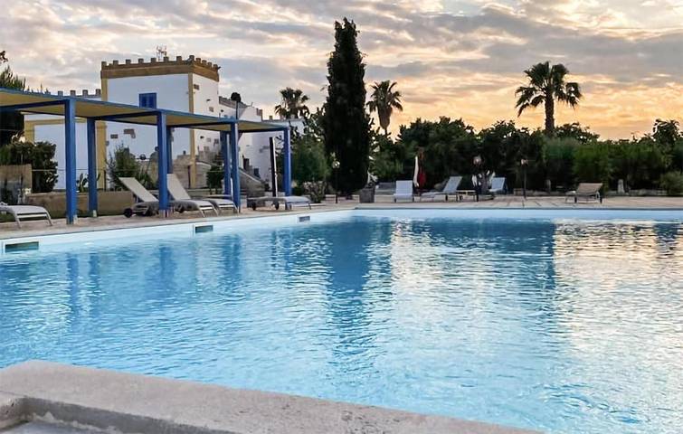 Casa vacanza per 11 persone, con piscina e giardino, con animali domestici a San Pancrazio Salentino