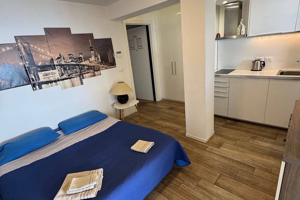 Apartamento inteiro, La Suite Del Mare: Sea View Penthouse, 200sqm Terrace and Private Parking in Taranto, Golfo de Taranto