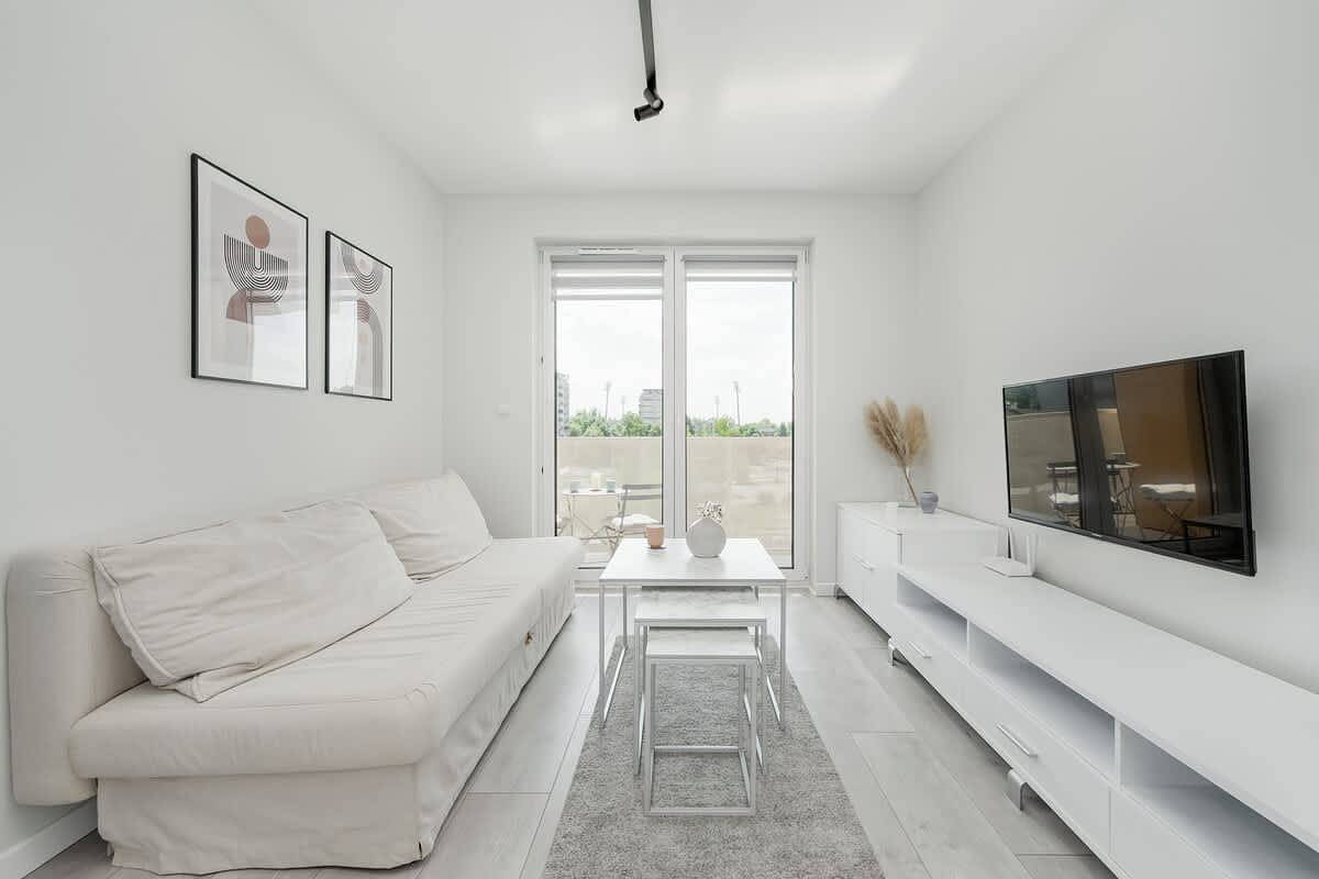 Entire apartment, Spacious Apartment for 6 Persons | Parking and Balcony in Wrocław, Lower Silesia