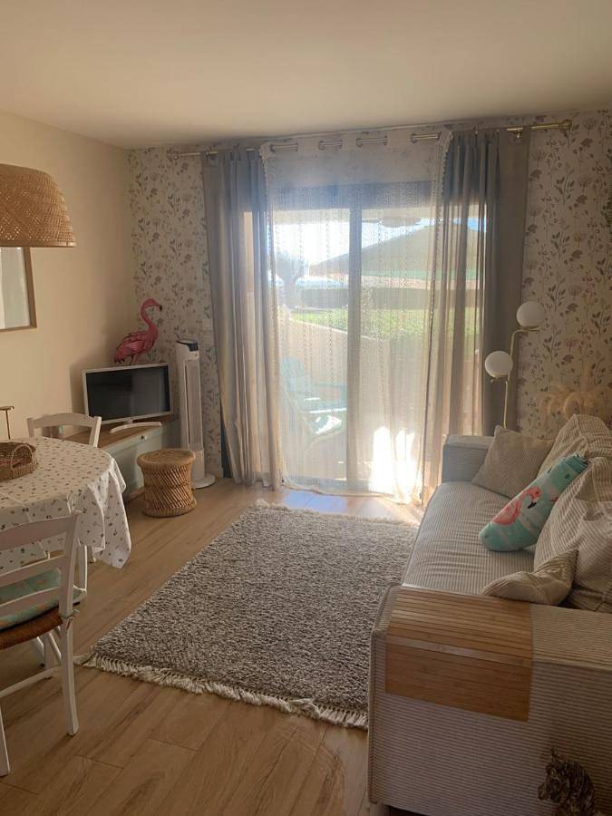 Gîte pour 2 personnes, avec jardin et vue ainsi que piscine et sauna dans Plage du Port (Les Saintes-Maries-de-la-Mer) - 4