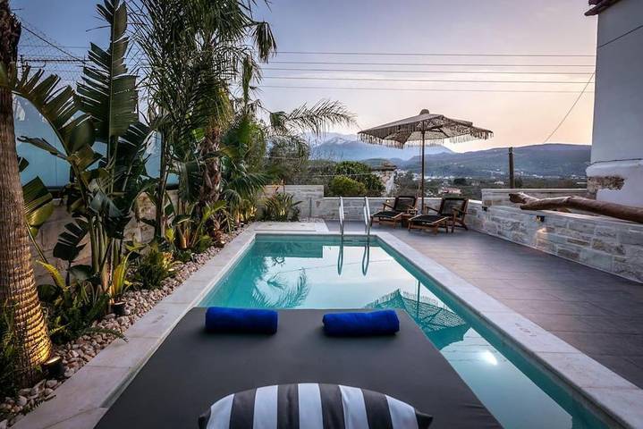 Villa für 8 Personen, mit Ausblick und Pool sowie Garten - 1