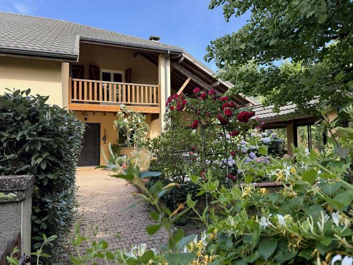 Location de vacances pour 13 personnes, avec Balcon et Terrasse ainsi que Jardin et Vue à Saint-Pierre-de-Trivisy