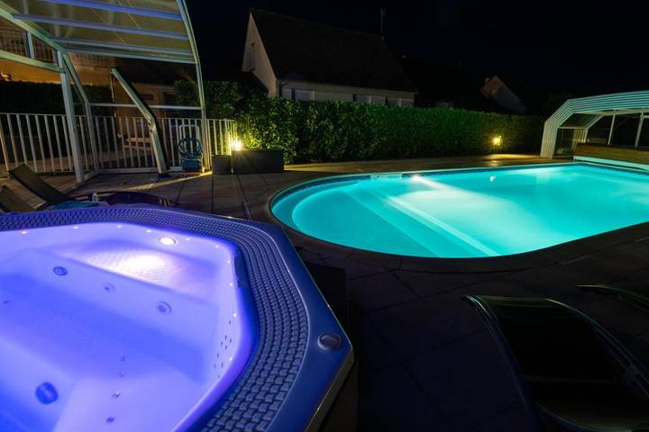 Hotel para 2 personas, con piscina además de terraza y jardín - 1