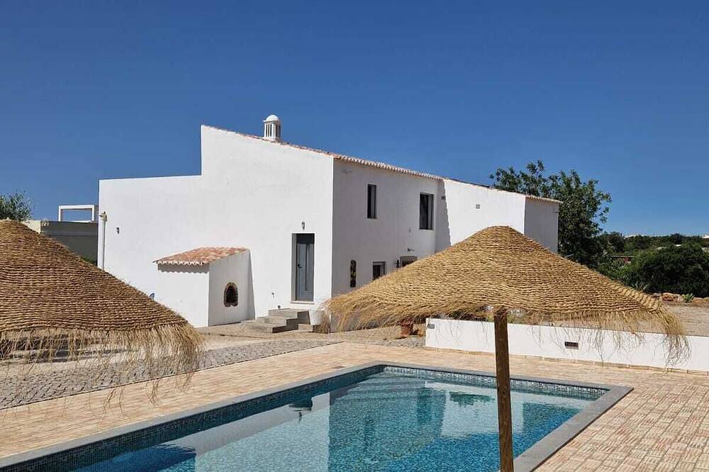 Typical country house in Algarve with swimming pool! in Estoi, Faro