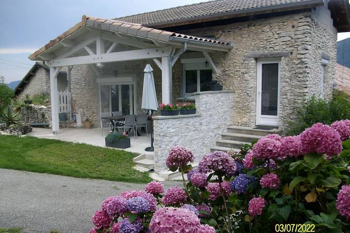 Location de vacances pour 4 personnes, avec Terrasse et Jardin à Rochefort-Samson
