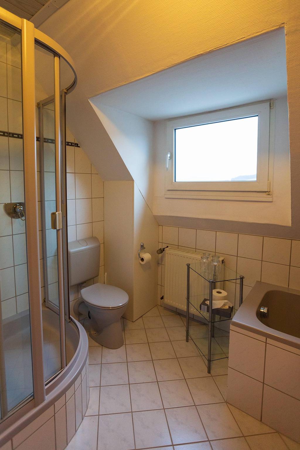 Ganze Ferienwohnung, Appartement/Fewo, Dusche und Badewanne, 2 Schlafrä in Reil, Bernkastel-Kues & Umgebung