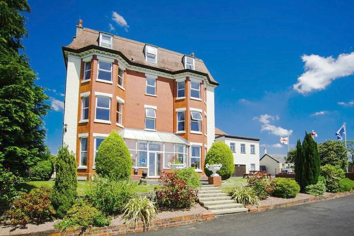 Bed and breakfast for 2 people, with garden and view in Wales