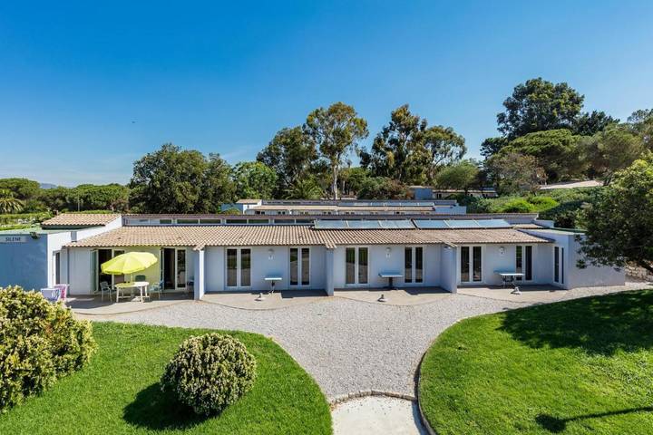 Appart’hôtel pour 4 personnes, avec jardin et vue ainsi que piscine et bassin pour enfant