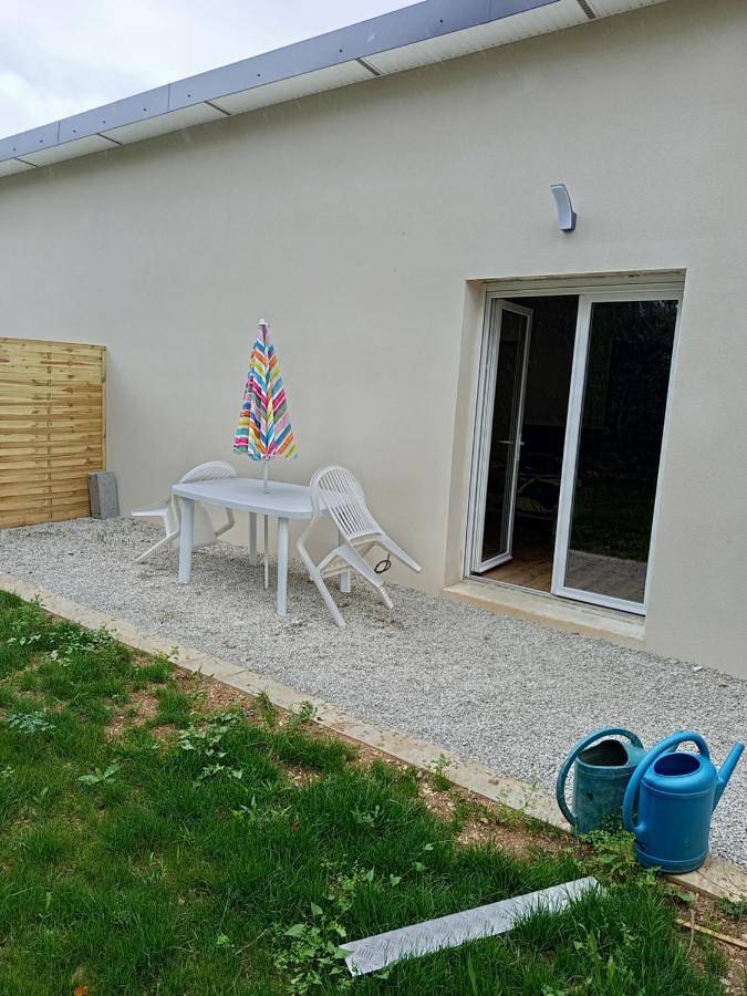 Gîte pour 3 personnes, avec terrasse ainsi que vue et jardin à Hanvec - 2