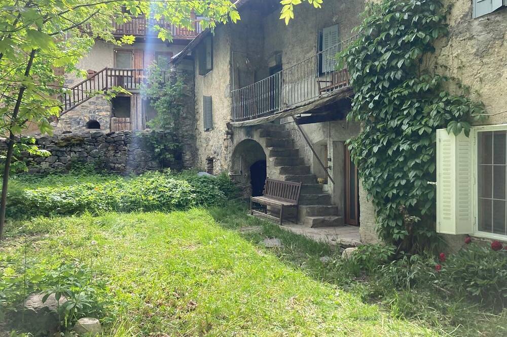 Maison de montagne hamlet of Puy Aillaud Parc des Écrins, Vallouise in Vallouise-Pelvoux, Écrins National Park