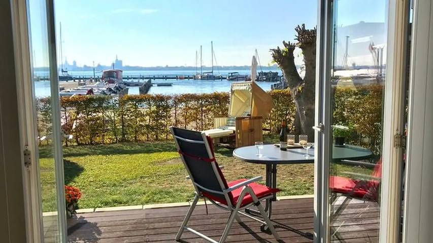 Ferienwohnung für 4 Personen, mit Terrasse und Garten in Altefähr