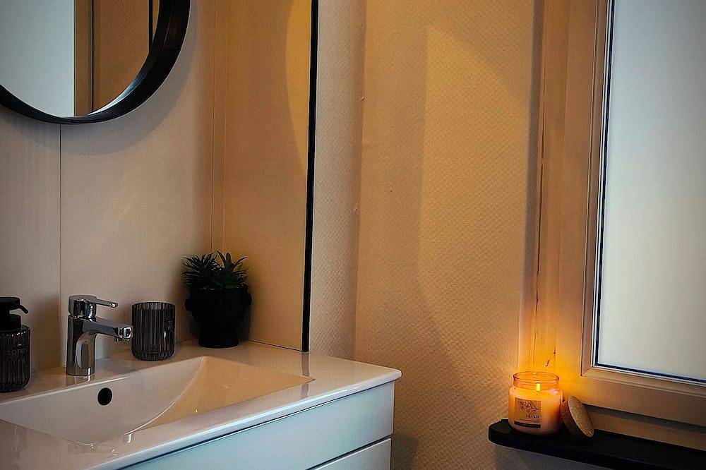 Ganze Wohnung, Movie-themed apartment with large screen in Woustviller, Saargemünd