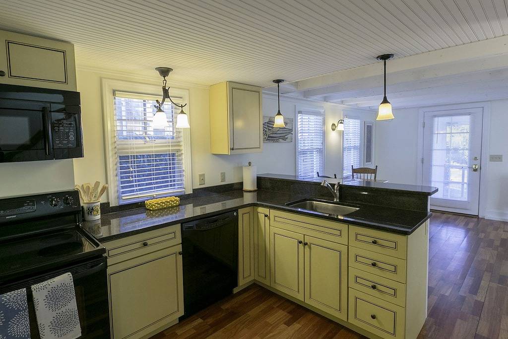Spacious One Bedroom Carriage House at the Beach! in Rehoboth Beach, Sussex County (Delaware)