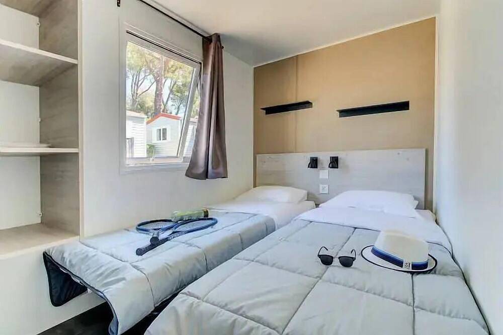 Mobil-home | Comfort | 2 Ch. | 4/6 pers. | Terrasse surélevée | A/C in Millau, Parc naturel régional des Grands Causses