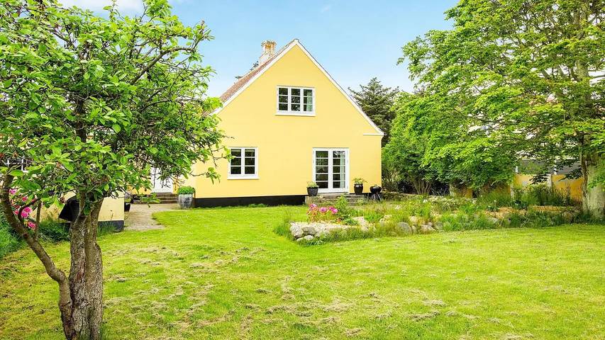 Feriehus for 6 personer, med jacuzzi og hage i Skagen