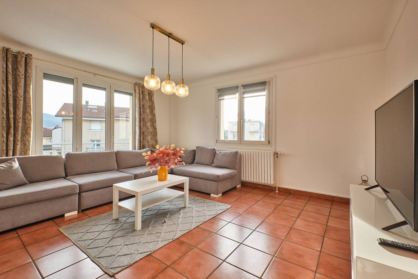 Apartamento entero, Apartamento Appart Grenoblois: ciudad, naturaleza, vistas a la montaña, balcón y Wi-Fi in Eybens, Isère