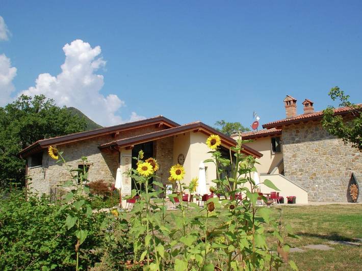 Casa vacanze a Imola con bosco e piscina in Lizzano in Belvedere, Provincia di Bologna