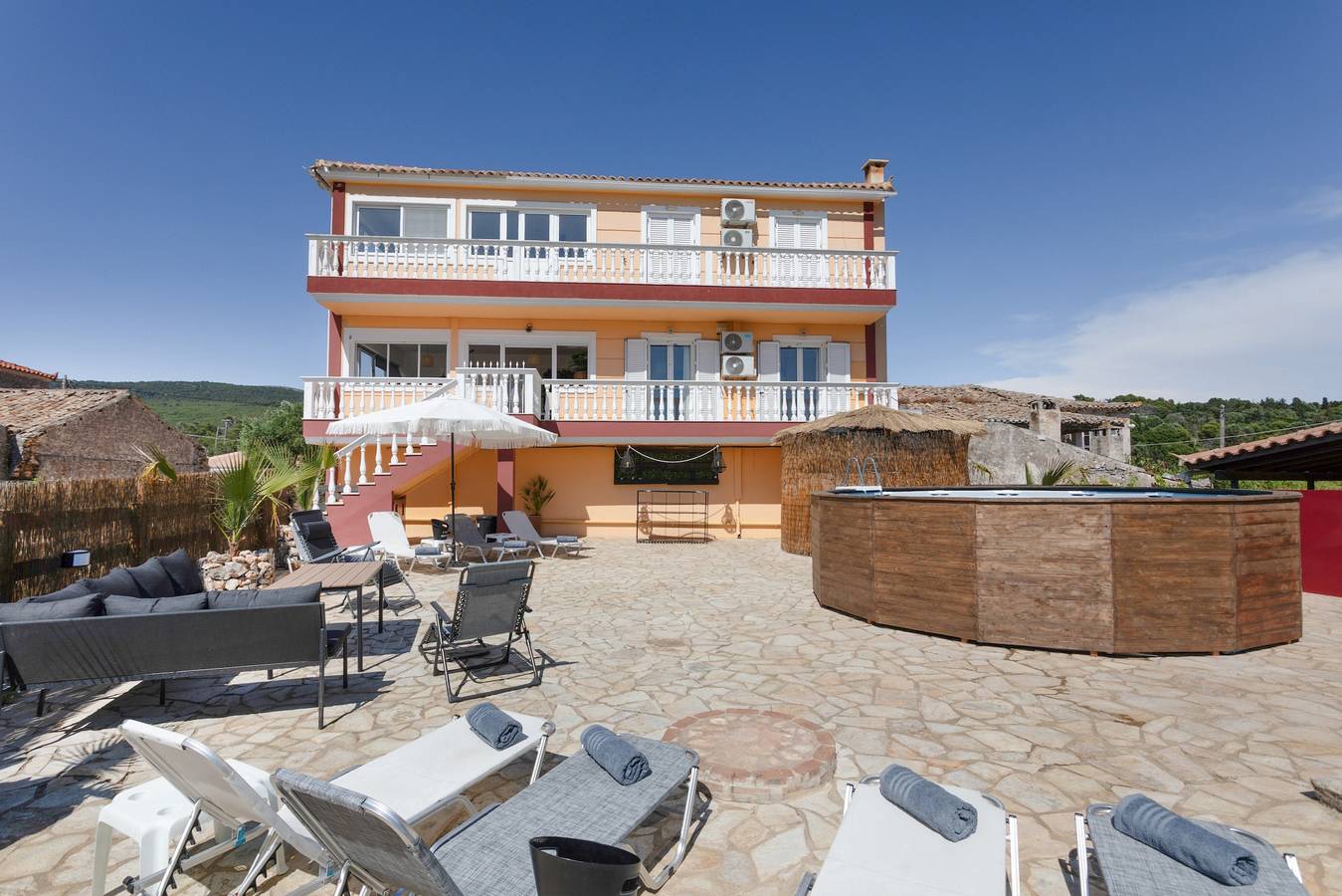 Ganze Wohnung, Apartment 'Casa Zophora' mit Bergblick, Wlan und Klimaanlage in Zakynthos
