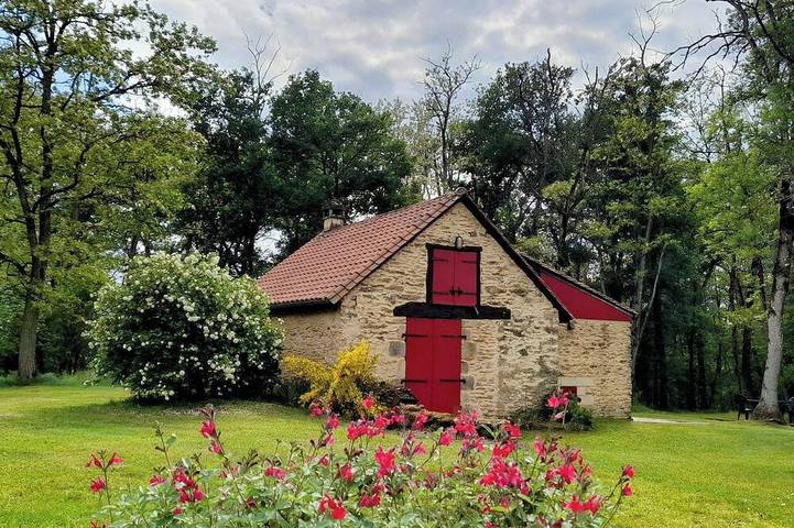 Location de vacances pour 3 personnes, avec Terrasse ainsi que Jardin et Piscine à Fajoles