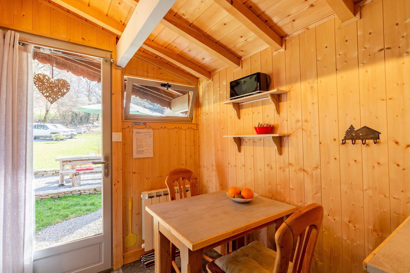 Chalé 'Sauvage' com Vista de Montanha, Terraço Privado e Wi-Fi in La Sambuy-Seythenex, Seythenex