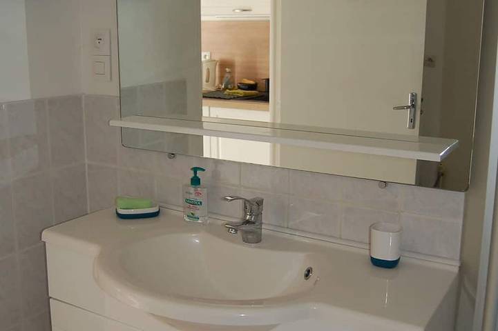 Gîte pour 4 personnes, avec jardin et terrasse à Quemper-Guézennec - 4