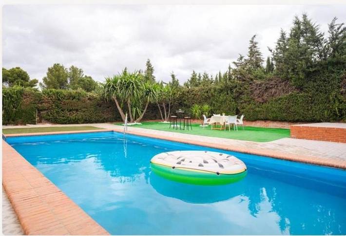 Gîte pour 4 personnes, avec jardin ainsi que piscine et terrasse à Alcalá de Guadaíra