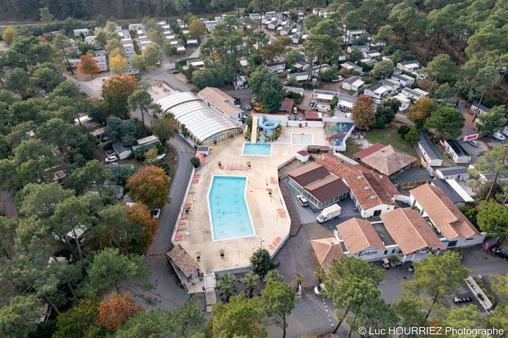 Camping pour 6 personnes, avec jacuzzi et piscine ainsi que sauna et jardin dans Claouey - 3