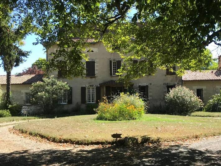 Gîte pour 3 personnes, avec piscine et terrasse à Gamarde-les-Bains
