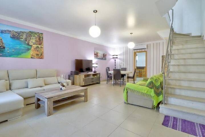 Villa voor 6 personen, with Balkon and Terras as well as Uitzicht in Olhão