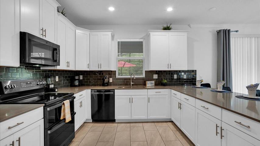 Rent the Perfect 8 Bedroom Villa on Storey Lake Resort, Orlando Villa 6293 in Condado de Osceola