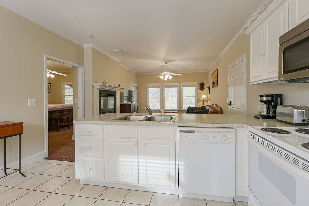 Ganze Wohnung, Alpine River Suites #501 - Riverfront Condo in Helen, Chattahoochee National Forest