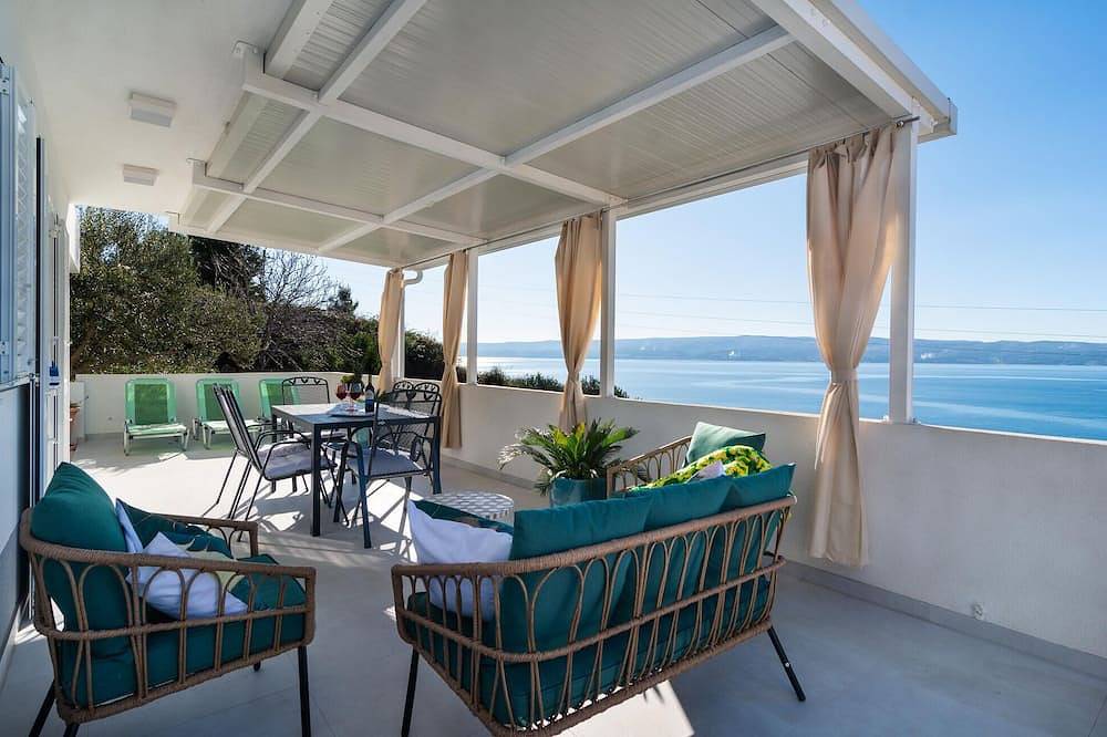 Prachtig huis in Jesenice met uitzicht. in Jesenice, Split-Dalmatië