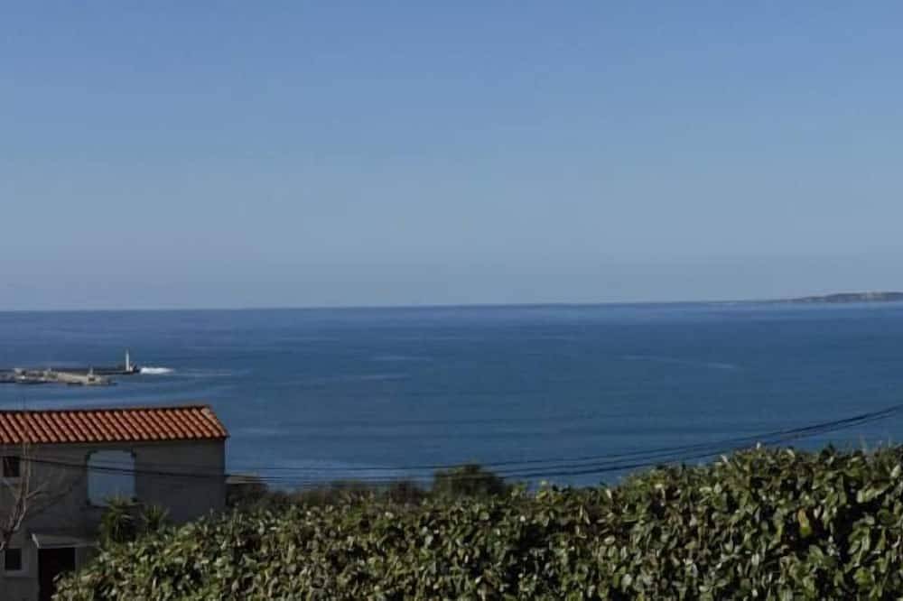Maison à 300 mètres de la plage avec vue mer, jardin et deux terrasses in Propriano, Arrondissement de Sartène