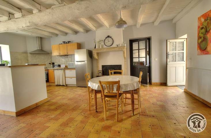 Gîte pour 11 personnes, avec jardin et piscine dans Rhône - 4