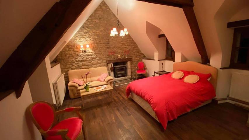 Gîte pour 2 personnes, avec Balcon et Terrasse ainsi que Jardin et Piscine à Malguénac