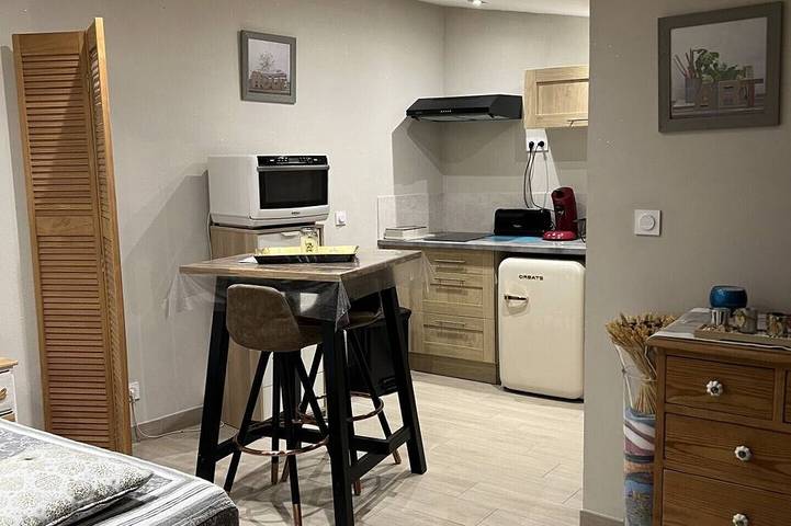 Ganze Wohnung, Cosy, quiet studio with outdoor jacuzzi in Le Beausset, Mittelmeerküste (Frankreich)