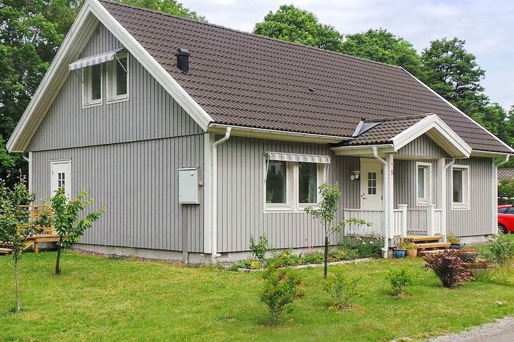 Ferienhaus für 7 Personen, mit Terrasse und Garten in Frillesas
