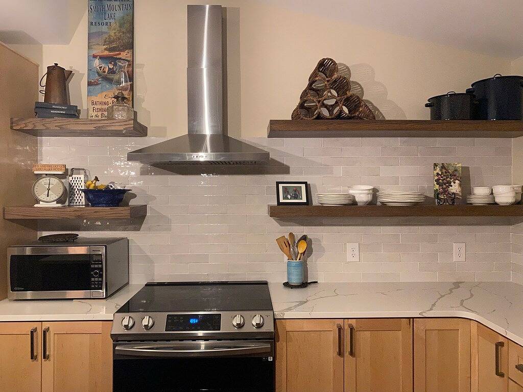 Modern Lakeside Cabin with Stunning Views and Deep Water Access! Pet friendly! in Smith Mountain Lake