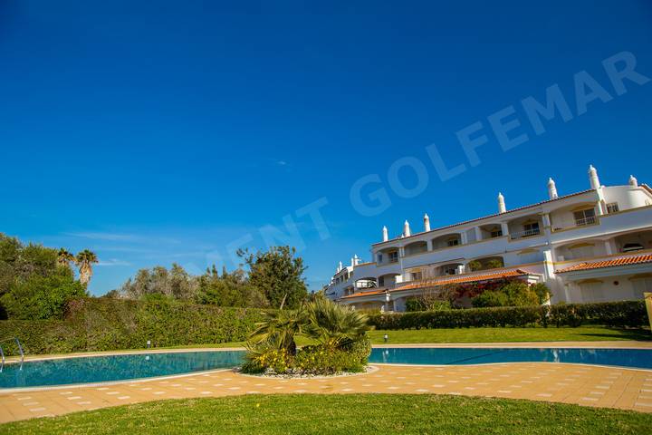 Ferienwohnung für 2 Personen, mit Balkon und Terrasse sowie Pool und Ausblick in Lagoa - 2