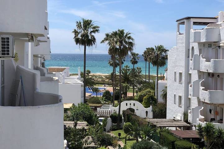 Apartamento para 4 personas, con piscina y jardín en Atlanterra