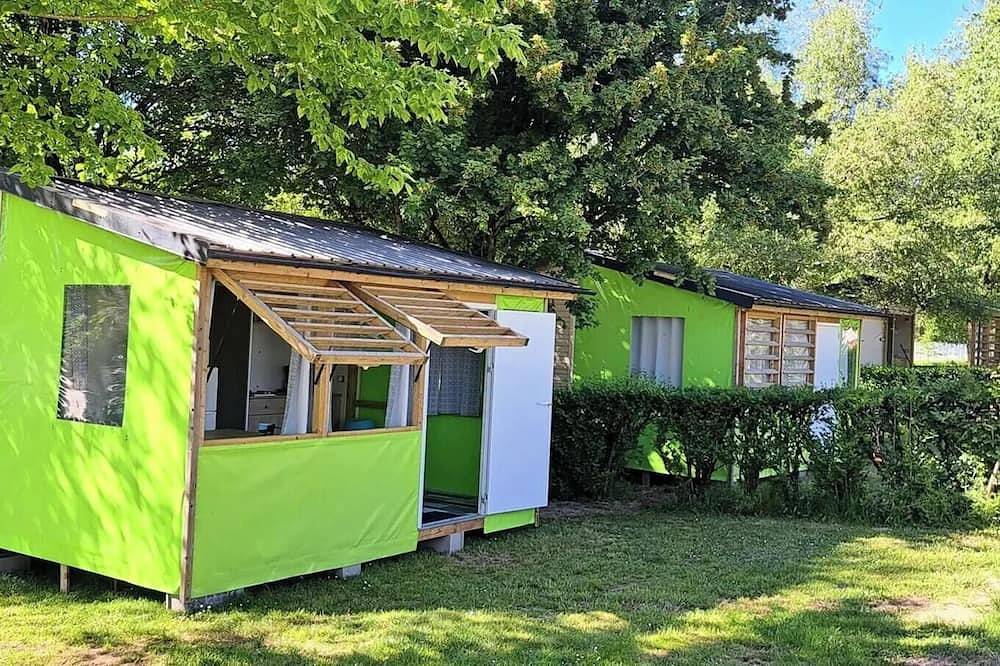 Tithome 2 chambres sans sanitaires 4 personnes in Saint-Symphorien-de-Thénières, Parc naturel régional de l'Aubrac