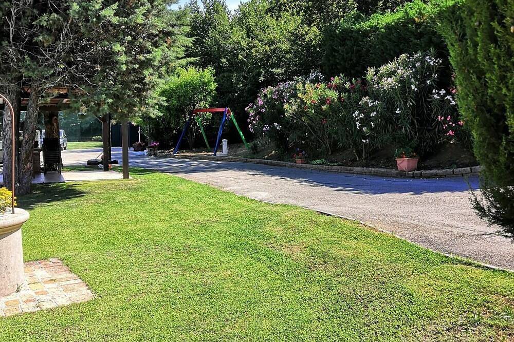 Freistehende Villa mit privatem Pool in den grünen Hügeln der Marken in Tavullia, Pesaro-Urbino