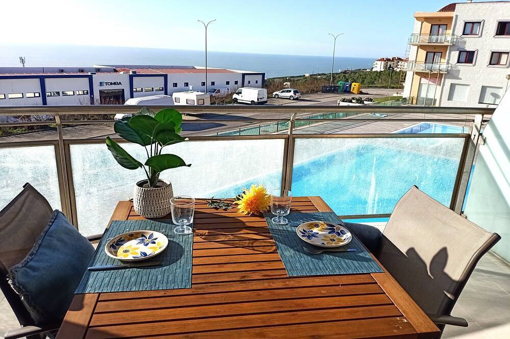 Hel lejlighed, Apt with pool, sea view and garage in Ribeira d'Ilhas, Ericeira