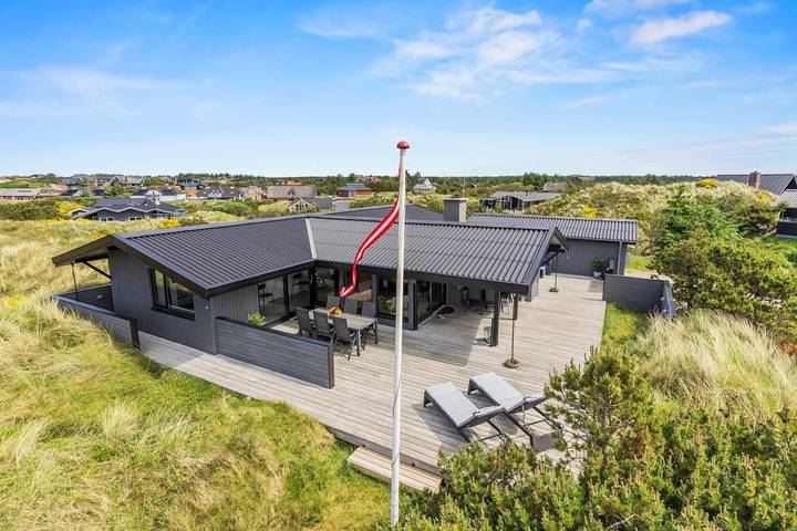 Ferienhaus mit Meerblick für 6 Personen, mit Balkon/Terrasse und Ausblick sowie Terrasse, mit Haustier in Vejers Strand
