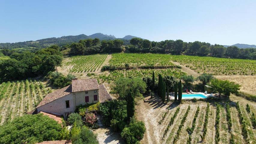Location de vacances pour 11 personnes, avec jardin et piscine ainsi que vue et terrasse, animaux acceptés à Vacqueyras - 3