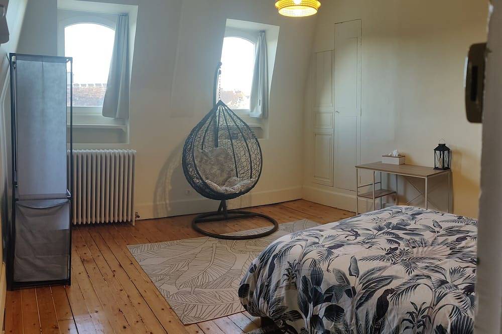 Appartement entier, Appartement de charme 100m2 au coeur de Nemours dans une belle maison de Maître in Nemours, Seine-et-Marne