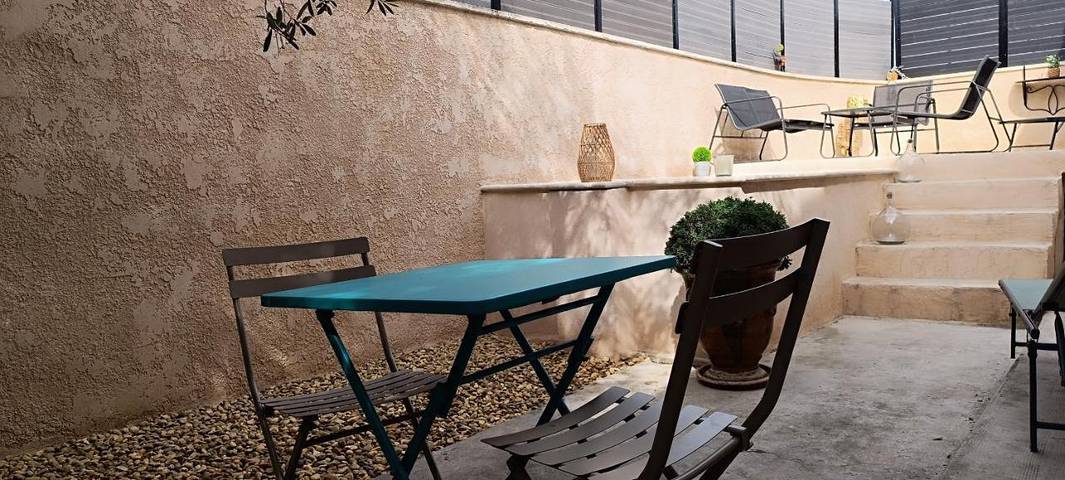 Location de vacances pour 2 personnes, avec piscine ainsi que jacuzzi et terrasse à Graveson - 2