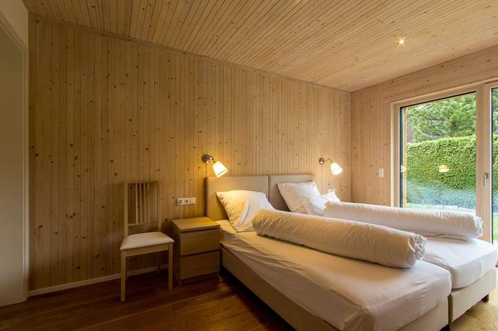 Ganze Wohnung, Exklusive Ferienwohnung Mondholz in sehr ruhigen und zentralen Lage von Garmisch in Garmisch-Partenkirchen, Bayerische Alpen